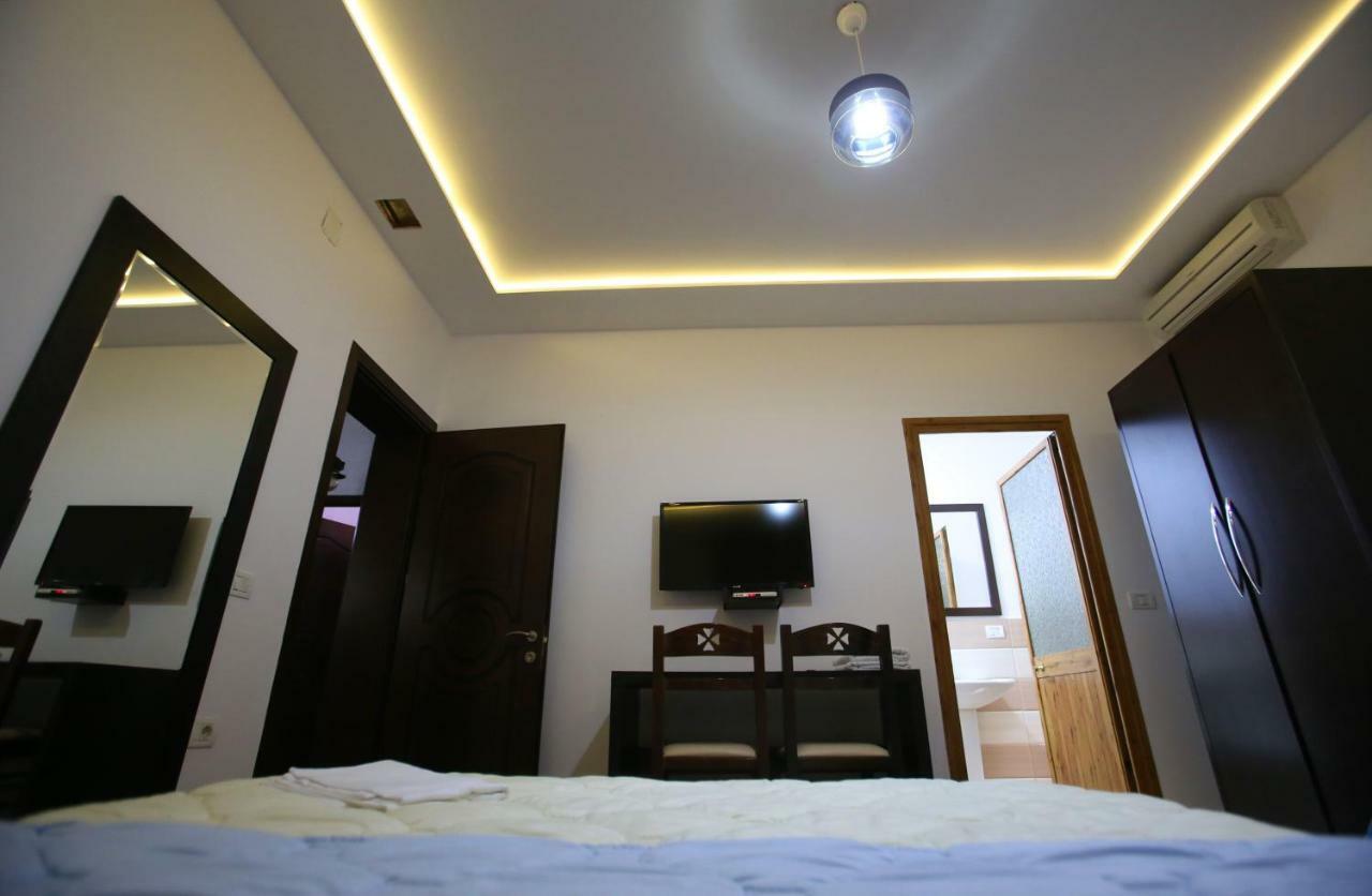 Hotel Paris Berat Luaran gambar